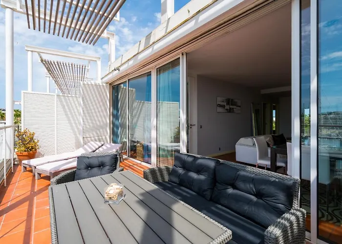 Stunning 2-Bed Penthouse In Lagos 250M From Beach