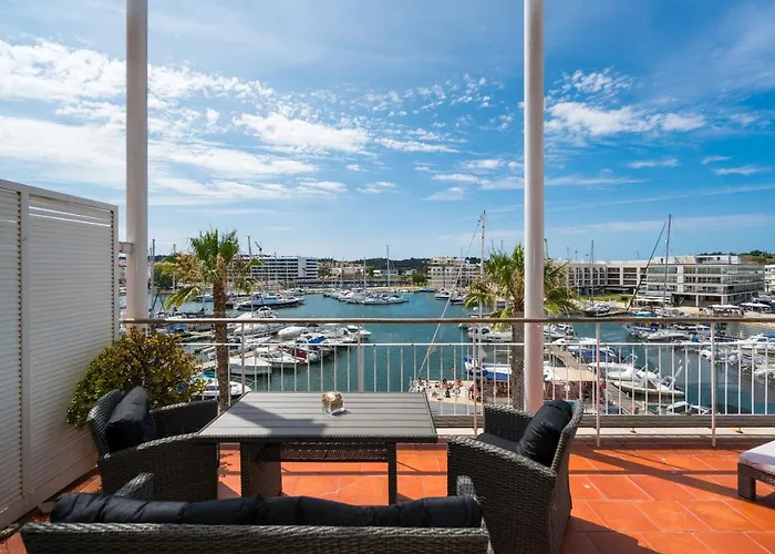 Stunning 2-Bed Penthouse In Lagos 250M From Beach