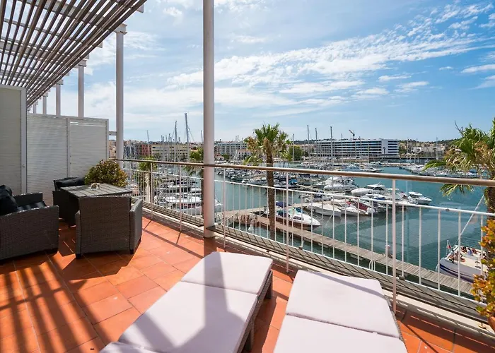 Stunning 2-Bed Penthouse In Lagos 250M From Beach