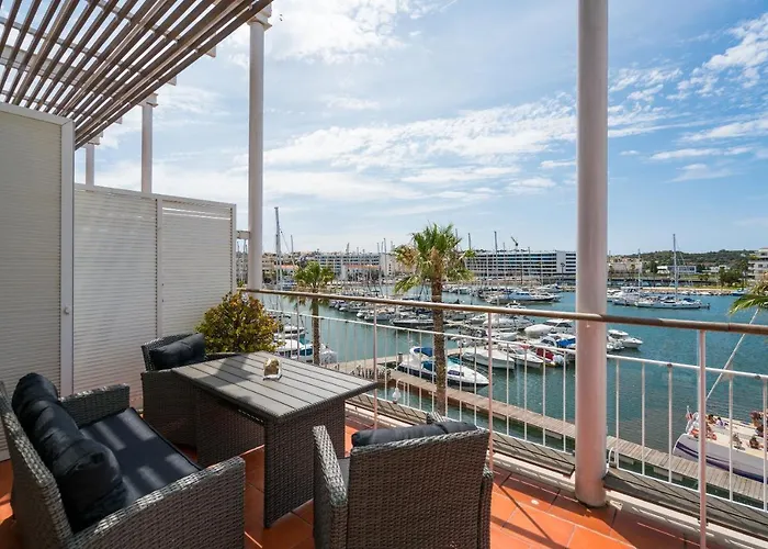 Stunning 2-Bed Penthouse In Lagos 250M From Beach
