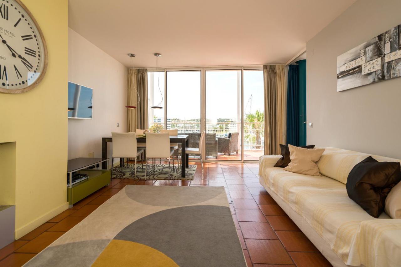 Stunning 2-bed Penthouse In 250m From