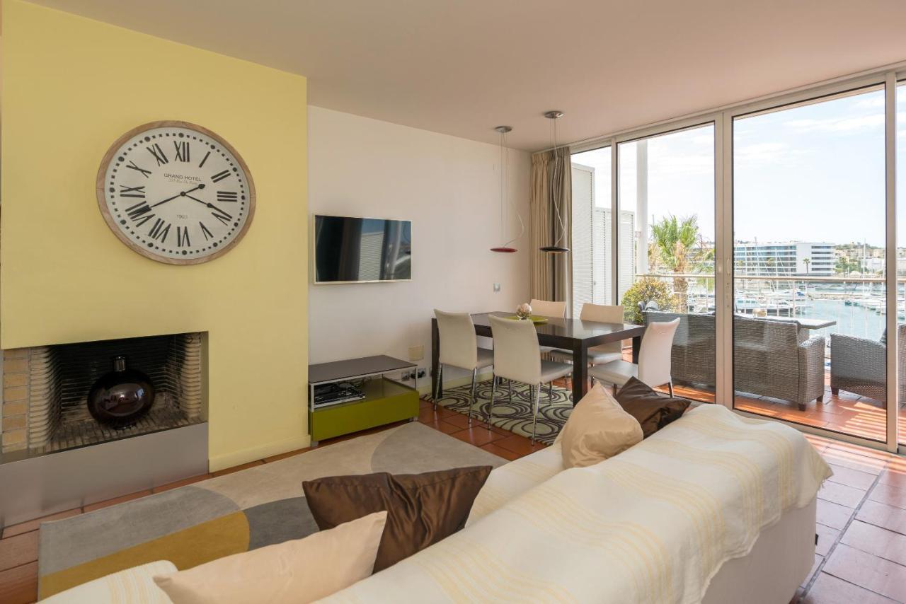 Stunning 2-bed Penthouse In 250m From