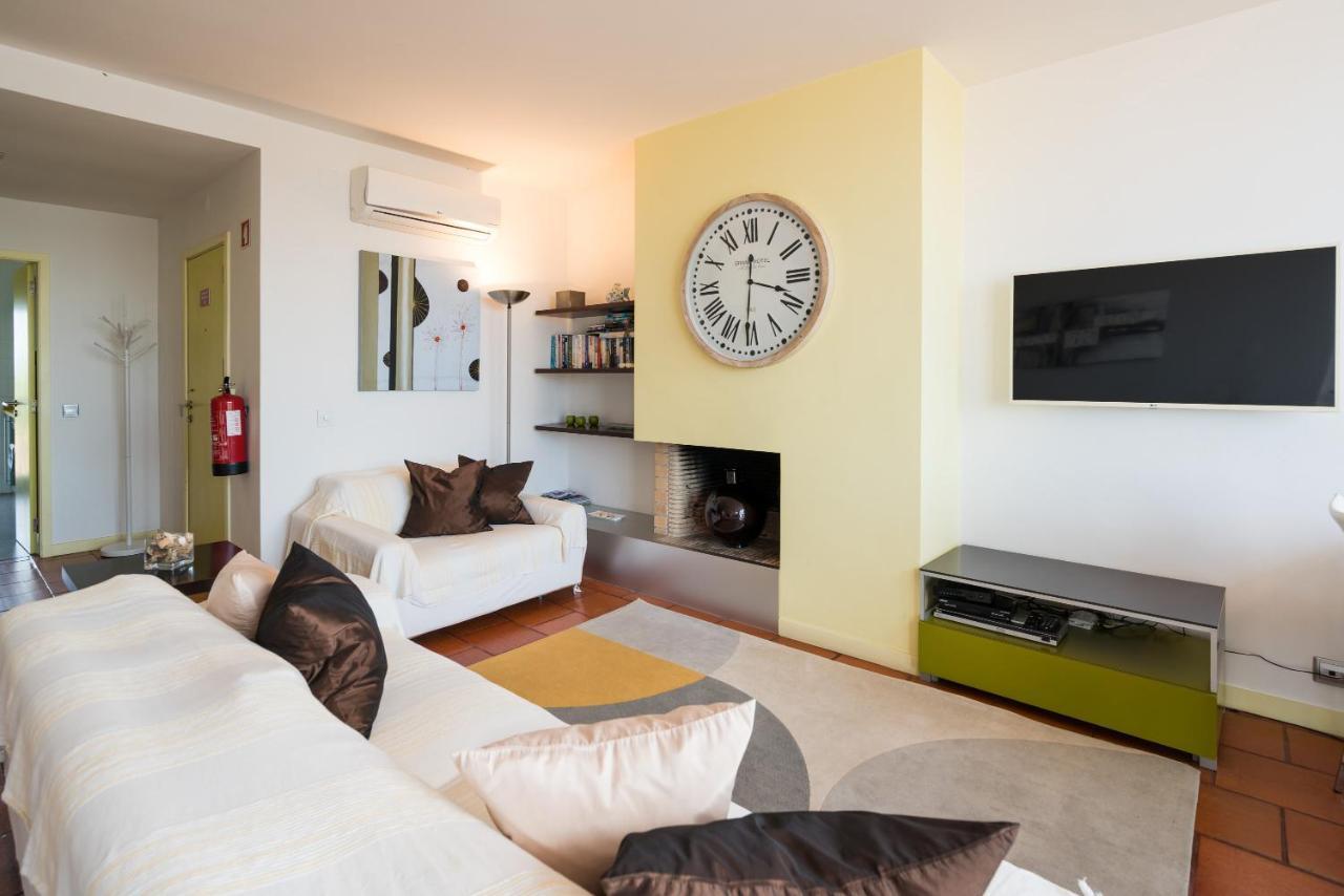 Stunning 2-bed Penthouse In 250m From