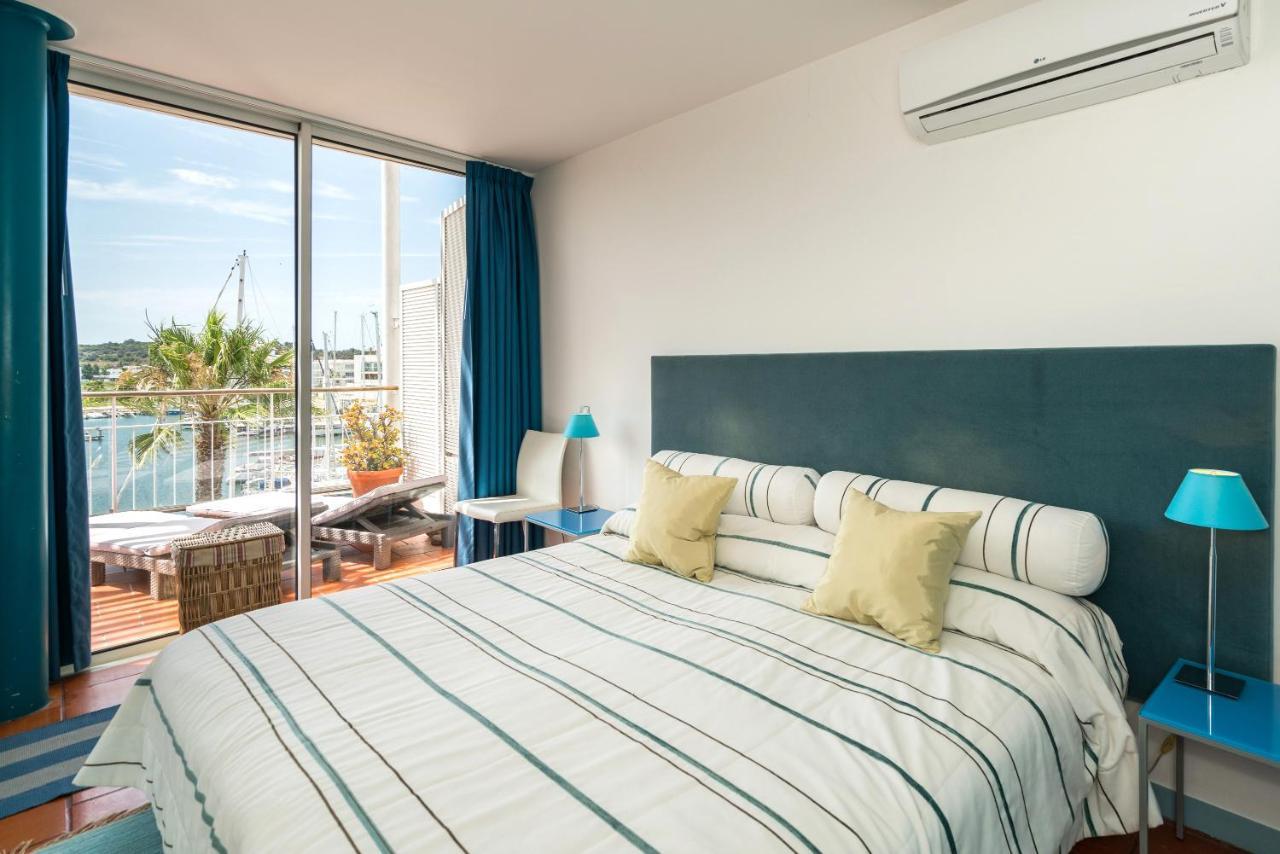 Apartment Stunning 2-bed Penthouse In 250m From