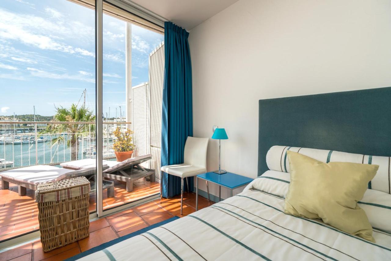 Stunning 2-bed Penthouse In 250m From *