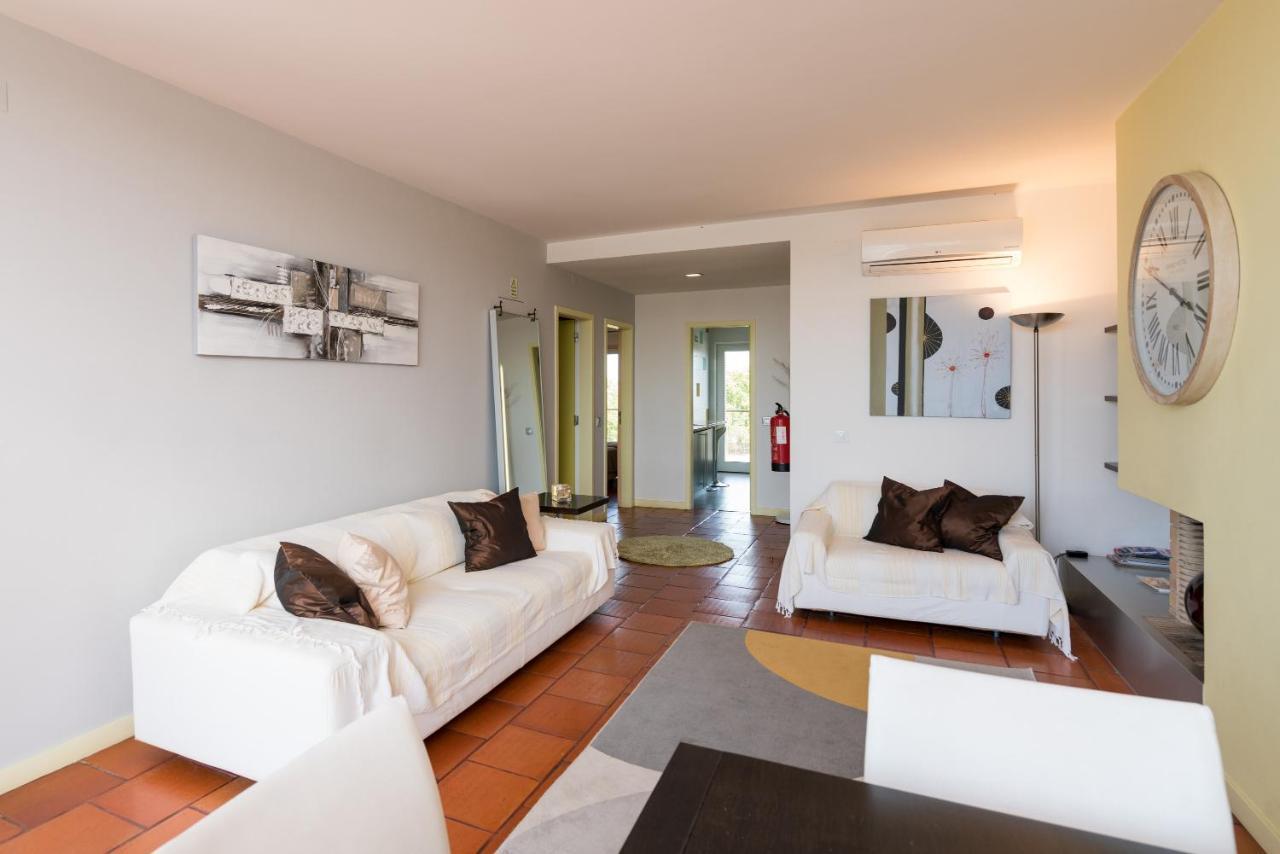 Stunning 2-bed Penthouse In 250m From *